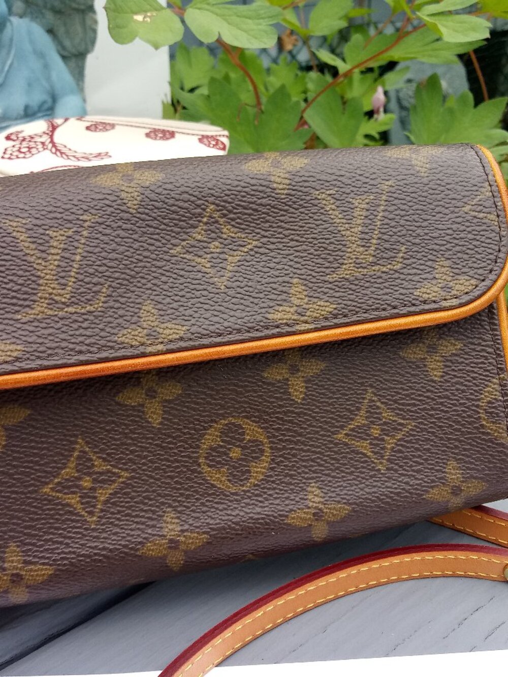LOUIS VUITTON Pochette Florentine Bum Bag - Picture 2 of 13